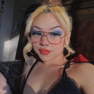 Meet your Posher, Ava